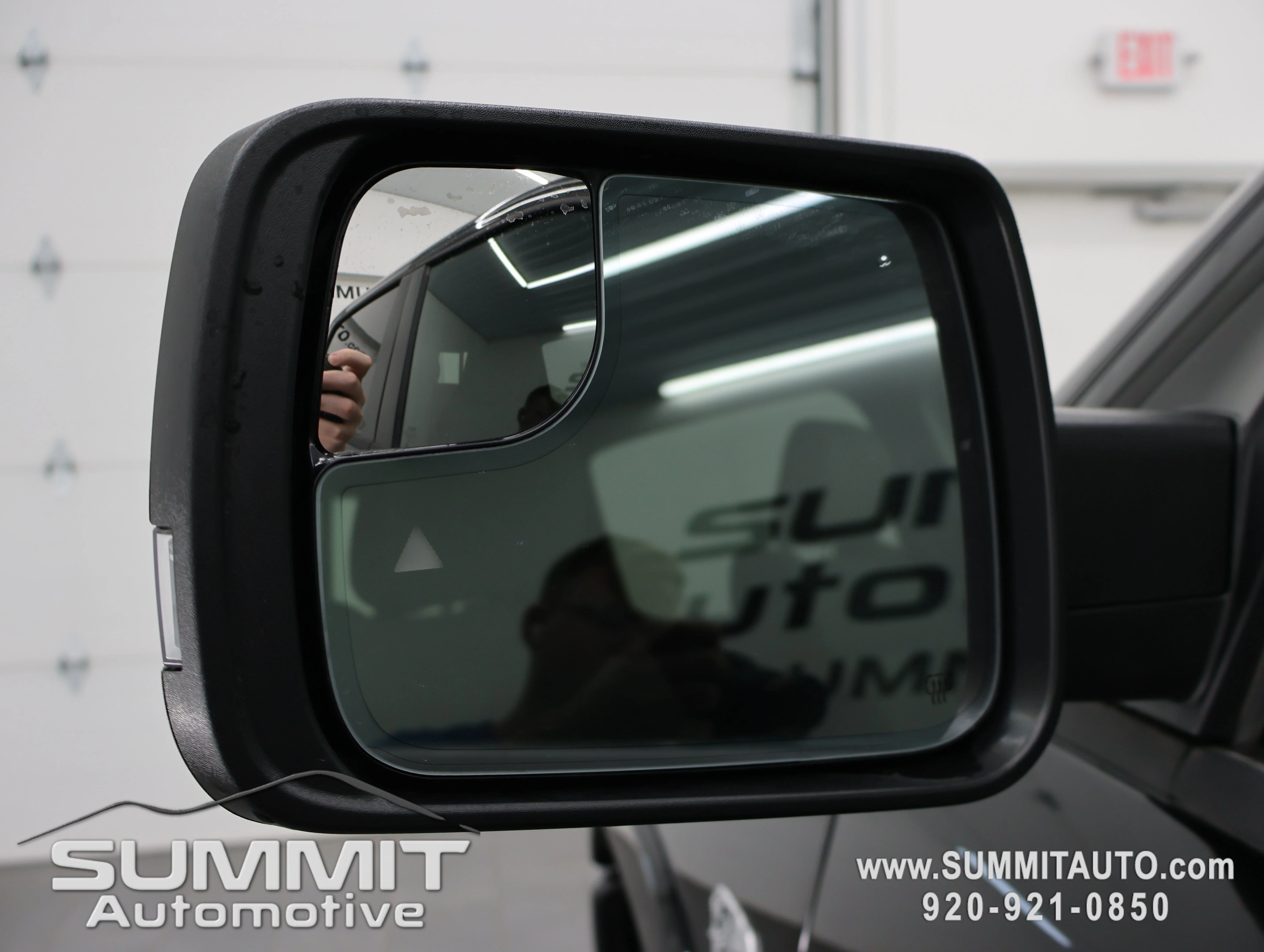 New 2026 Diamond Black Crystal Pearl-Coat Exterior Paint RAM Big Horn/Lone Star image 39