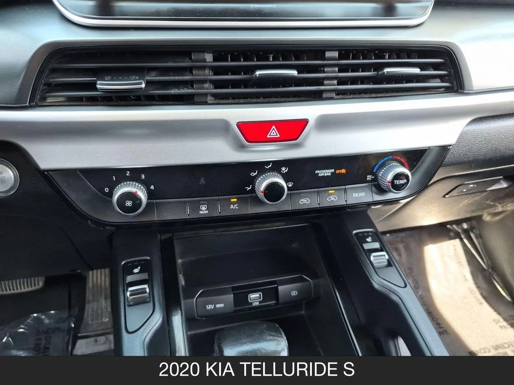 Used 2020 Green Kia S image 23