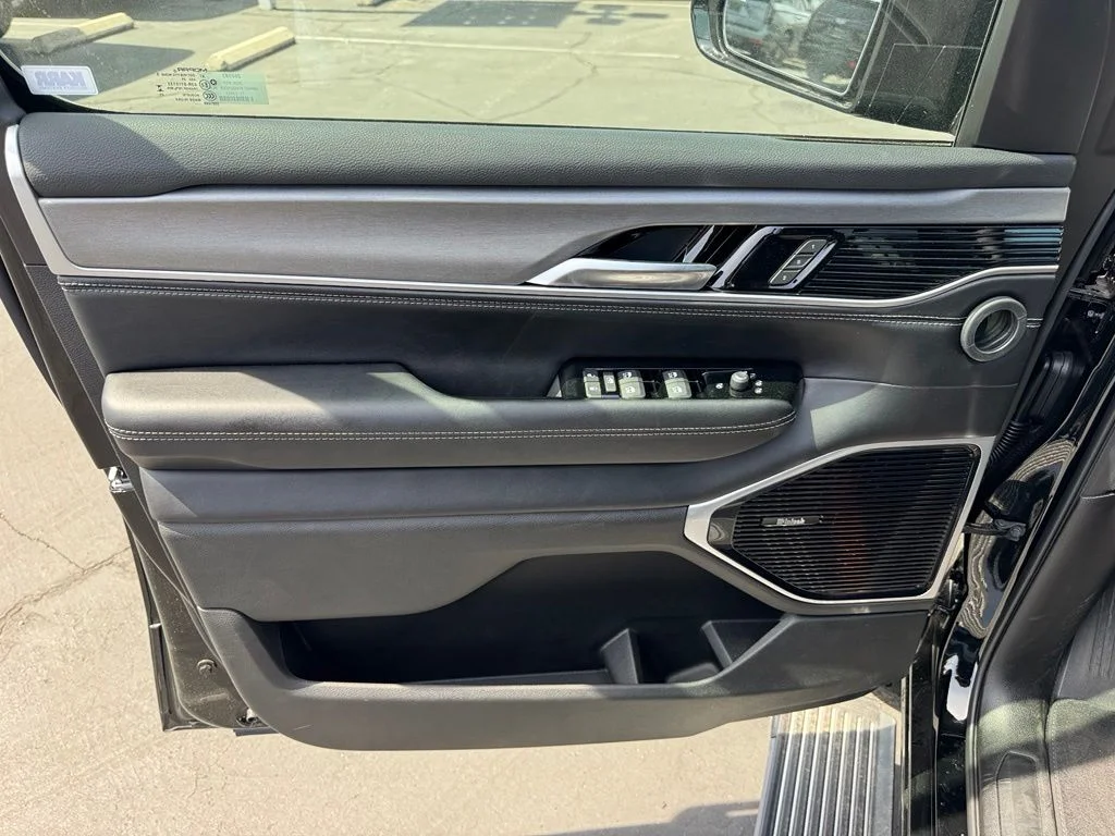 New 2026 High Gloss Black Exterior Paint Jeep Limited Reserve image 19