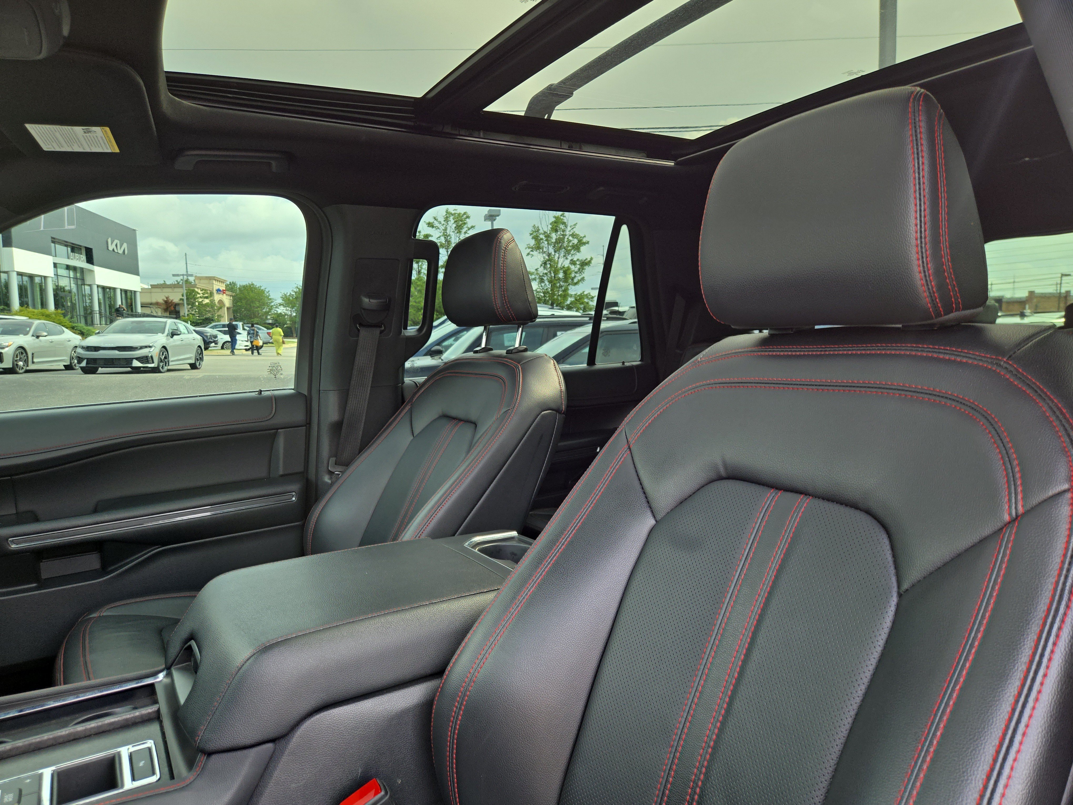 Used 2023 White Ford Limited image 24