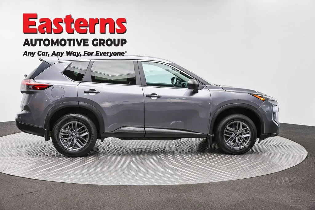 Used 2024 Gray Nissan S image 4