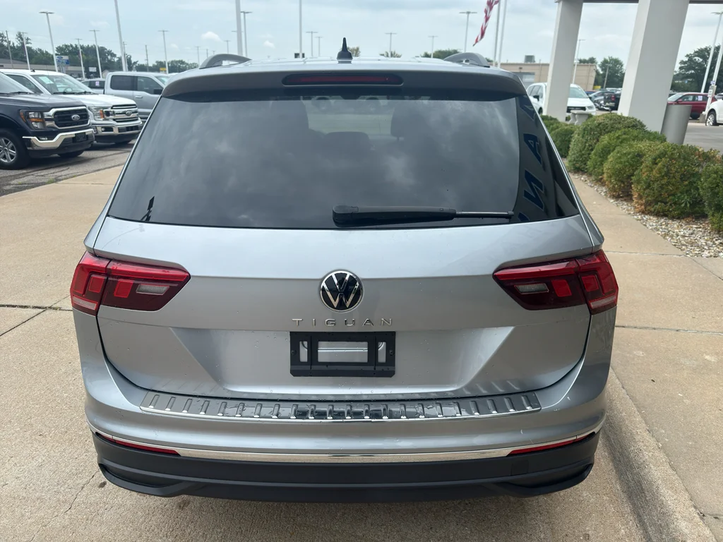 Used 2024 Pyrite Silver Metallic Volkswagen S image 7
