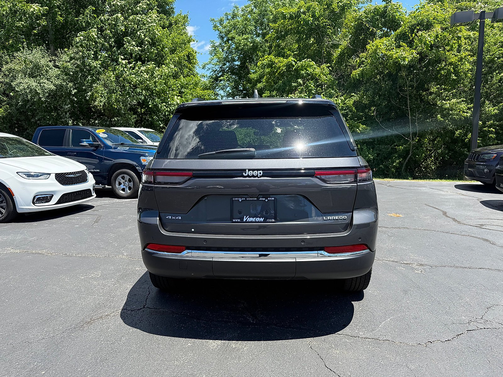 Used 2025 Baltic Gray Metallic Clearcoat Jeep Laredo image 5