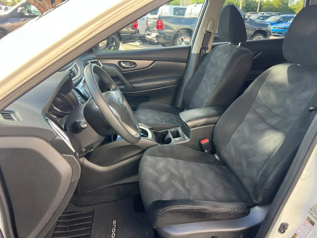 Used 2016 White Nissan SV image 25