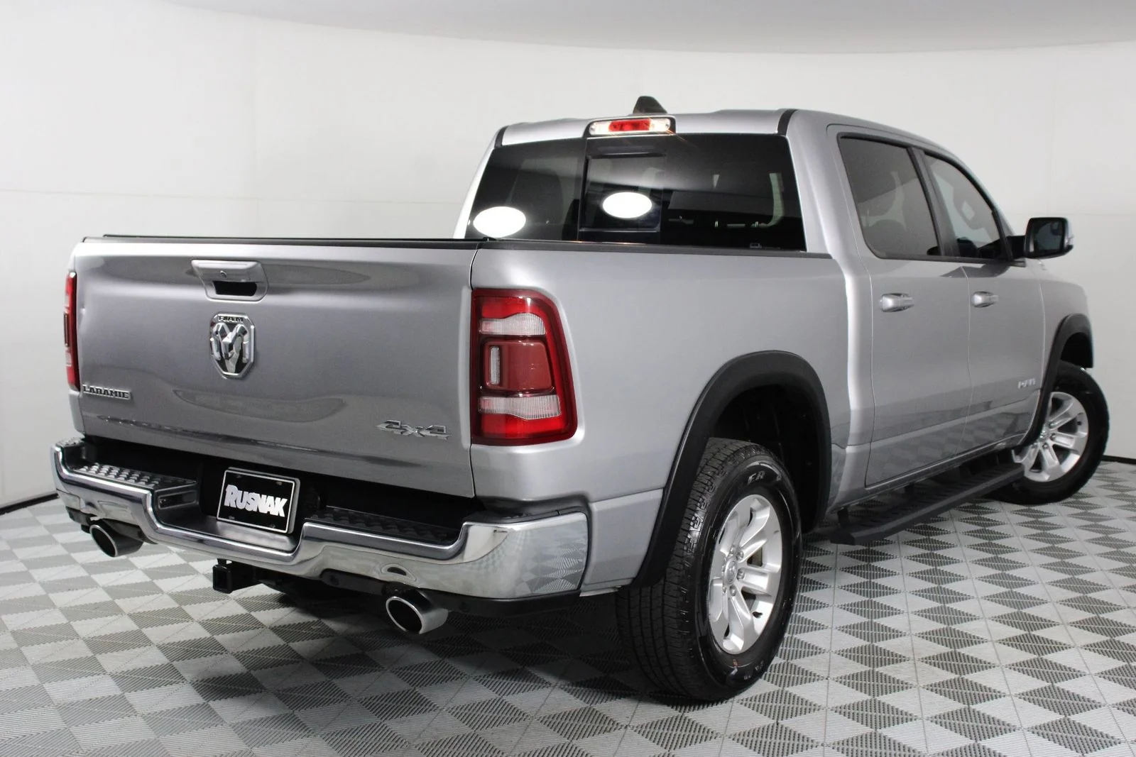 Used 2023 Billet Silver Metallic Clearcoat Ram Laramie image 4