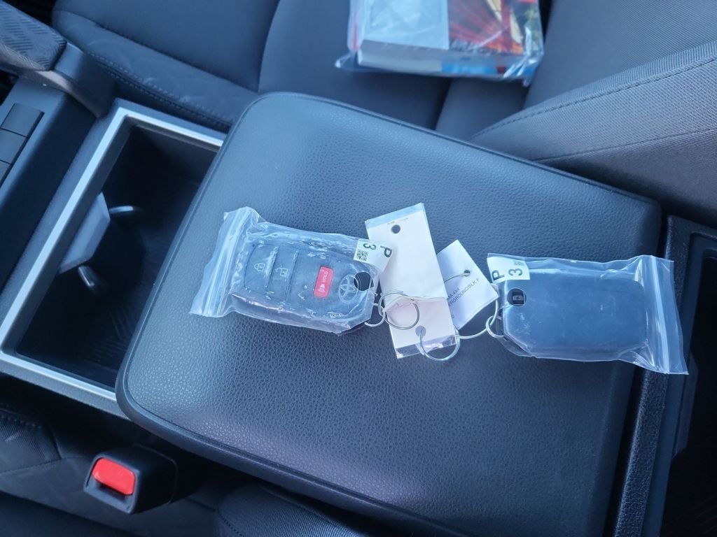 2025 Toyota Tacoma SR5 - Photo 28