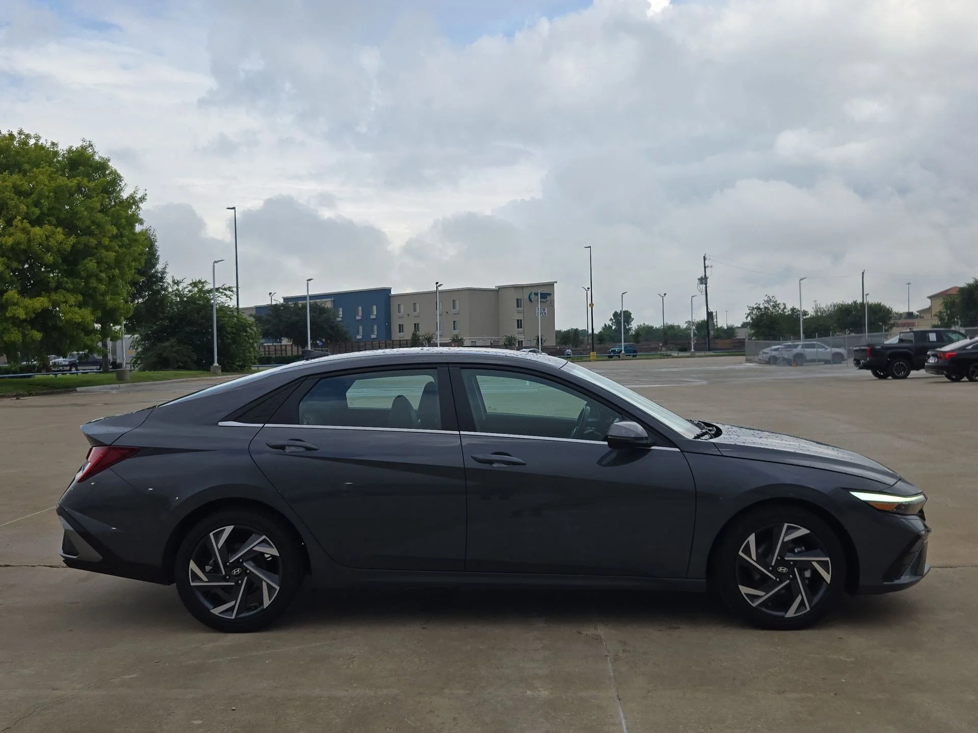Used 2025 Ecotronic Gray Hyundai Limited image 2