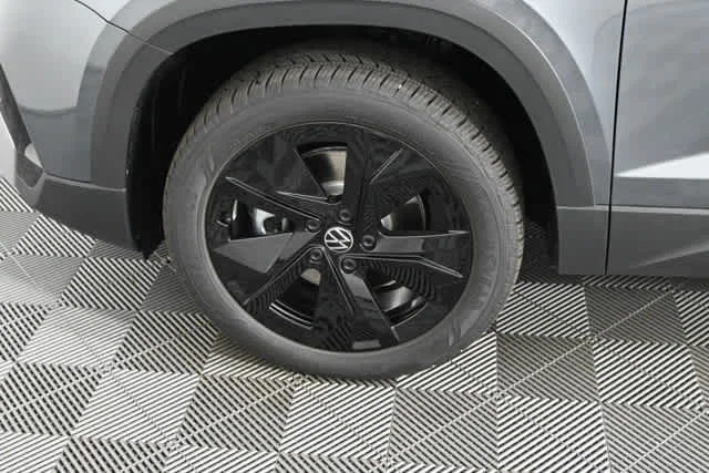 New 2026 Platinum Gray Metallic Volkswagen SE image 26