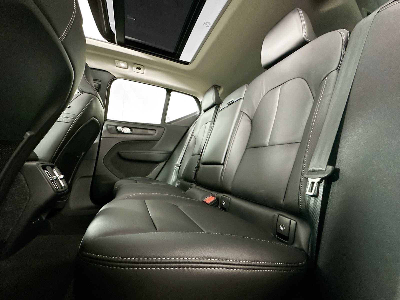 2025 Volvo XC40 Plus - Photo 20