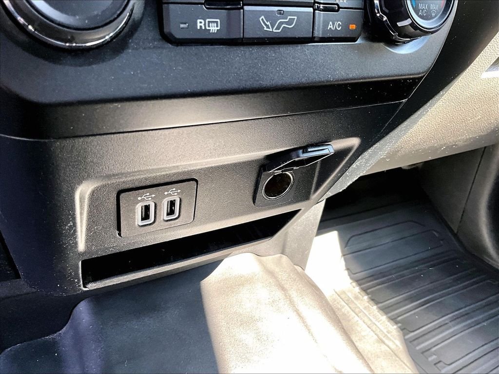 Used 2020 Blue Metallic Ford XL image 27