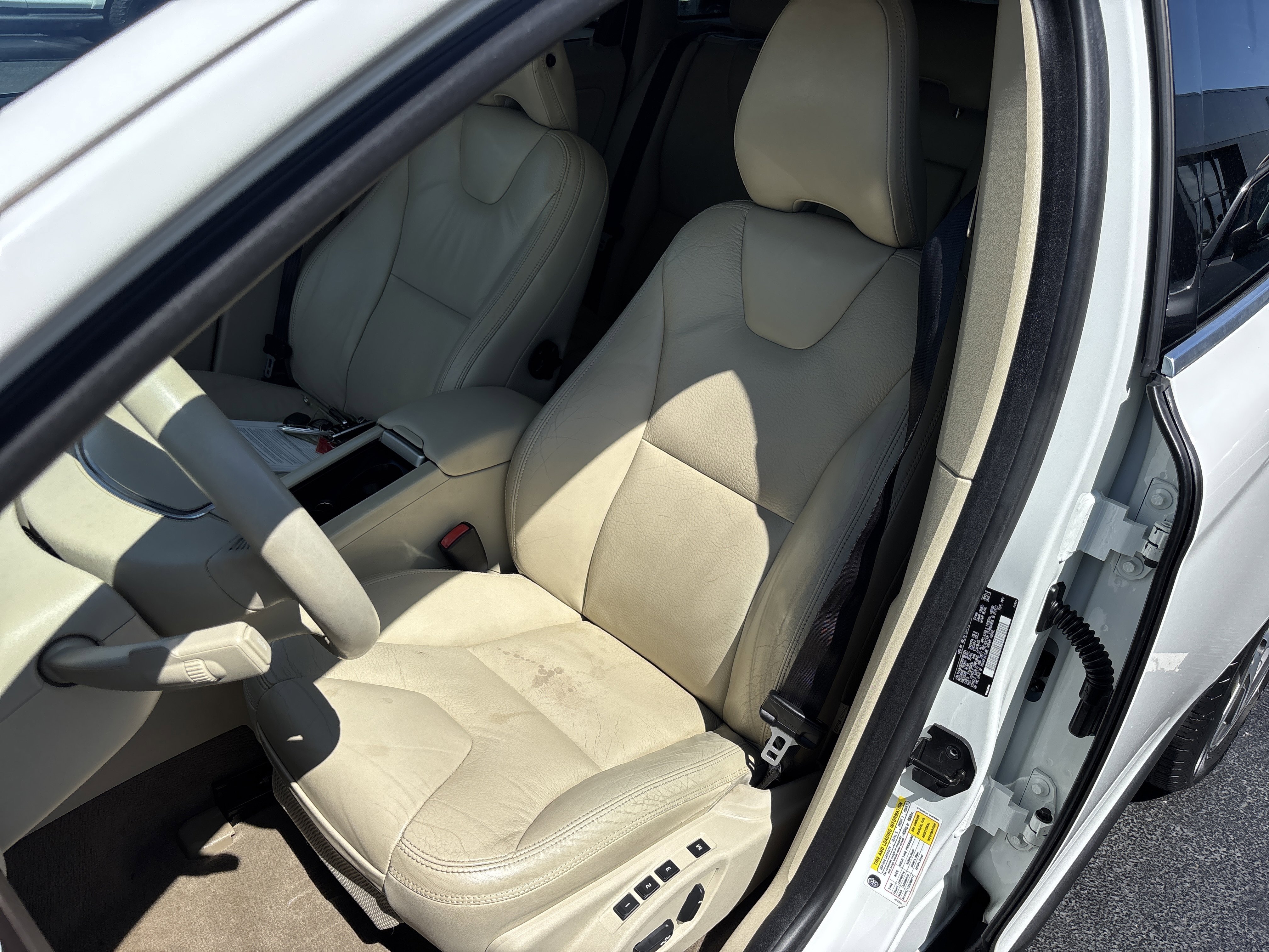 Used 2011 Ice White Volvo 3.0T AWD image 19