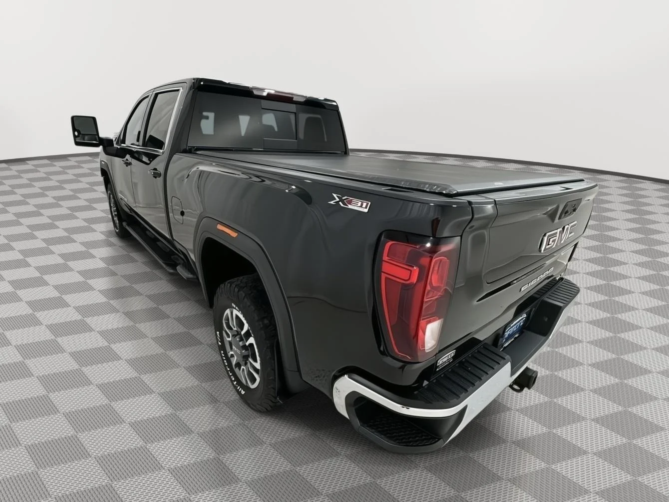 Used 2022 EBONY TWILIGHT METALLIC GMC SLE image 3