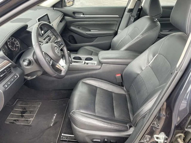 Used 2019 Blue Nissan 2.5 Platinum image 10