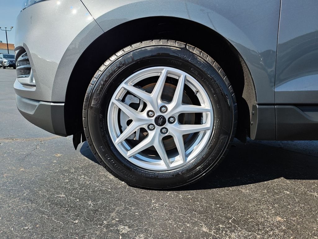 Used 2023 Gray Ford SEL image 10