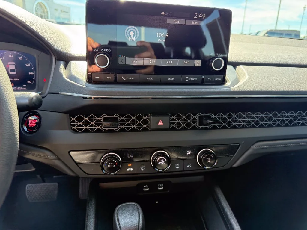 Used 2025 White Honda LX image 11