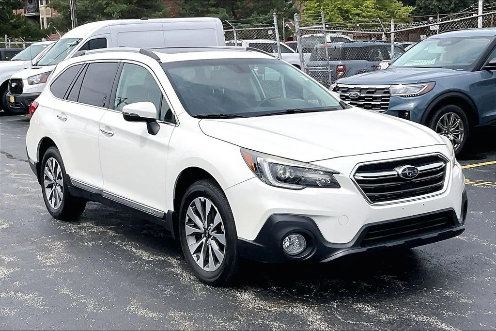 Used 2019 White Subaru 2.5i image 34
