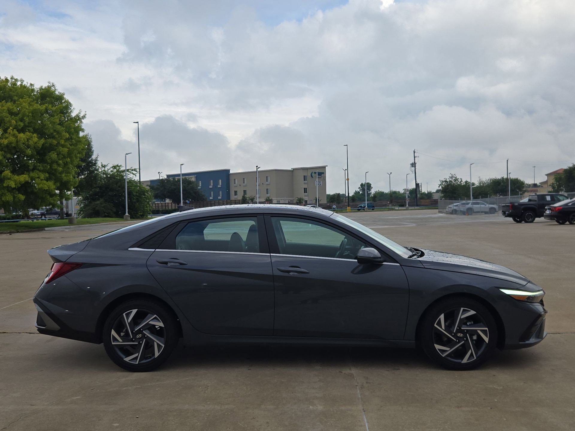 Used 2025 Ecotronic Gray Hyundai Limited image 2