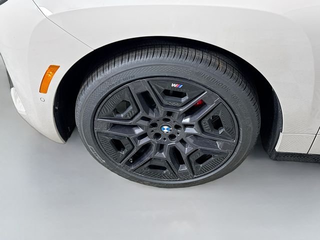 Used 2026 Gray Metallic BMW xDrive60 image 31