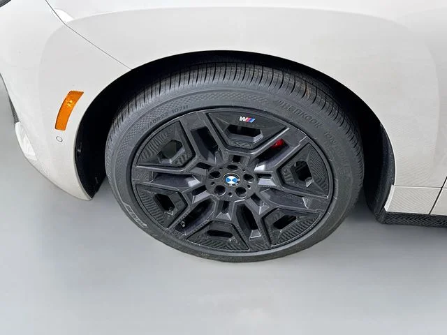 Used 2026 Beige BMW xDrive60 image 31