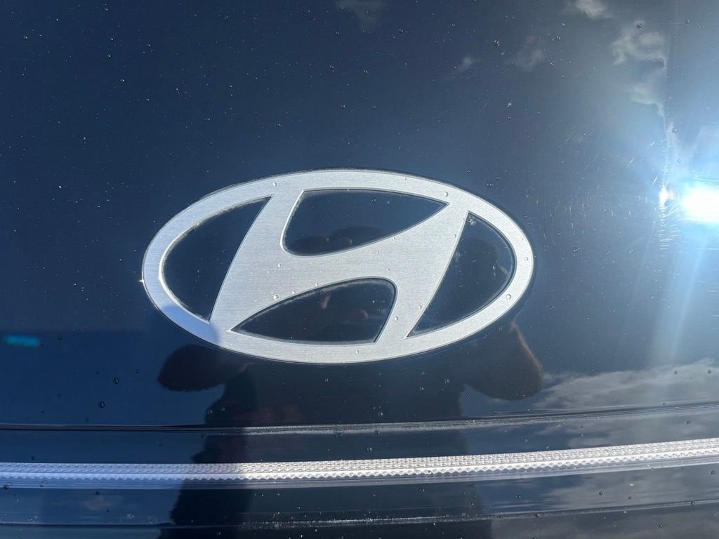 Used 2025 Black Hyundai SEL image 29