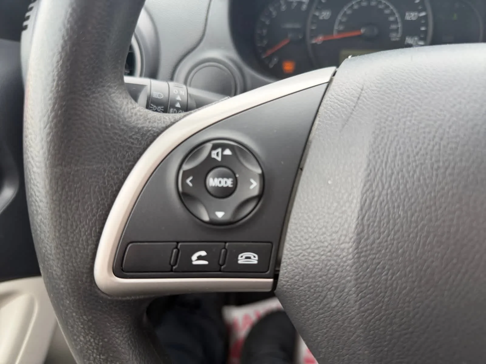 Used 2019 Mystic Black Metallic Mitsubishi ES image 18