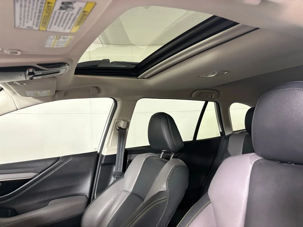 Used 2025 Crystal White Pearl Subaru Onyx Edition image 32