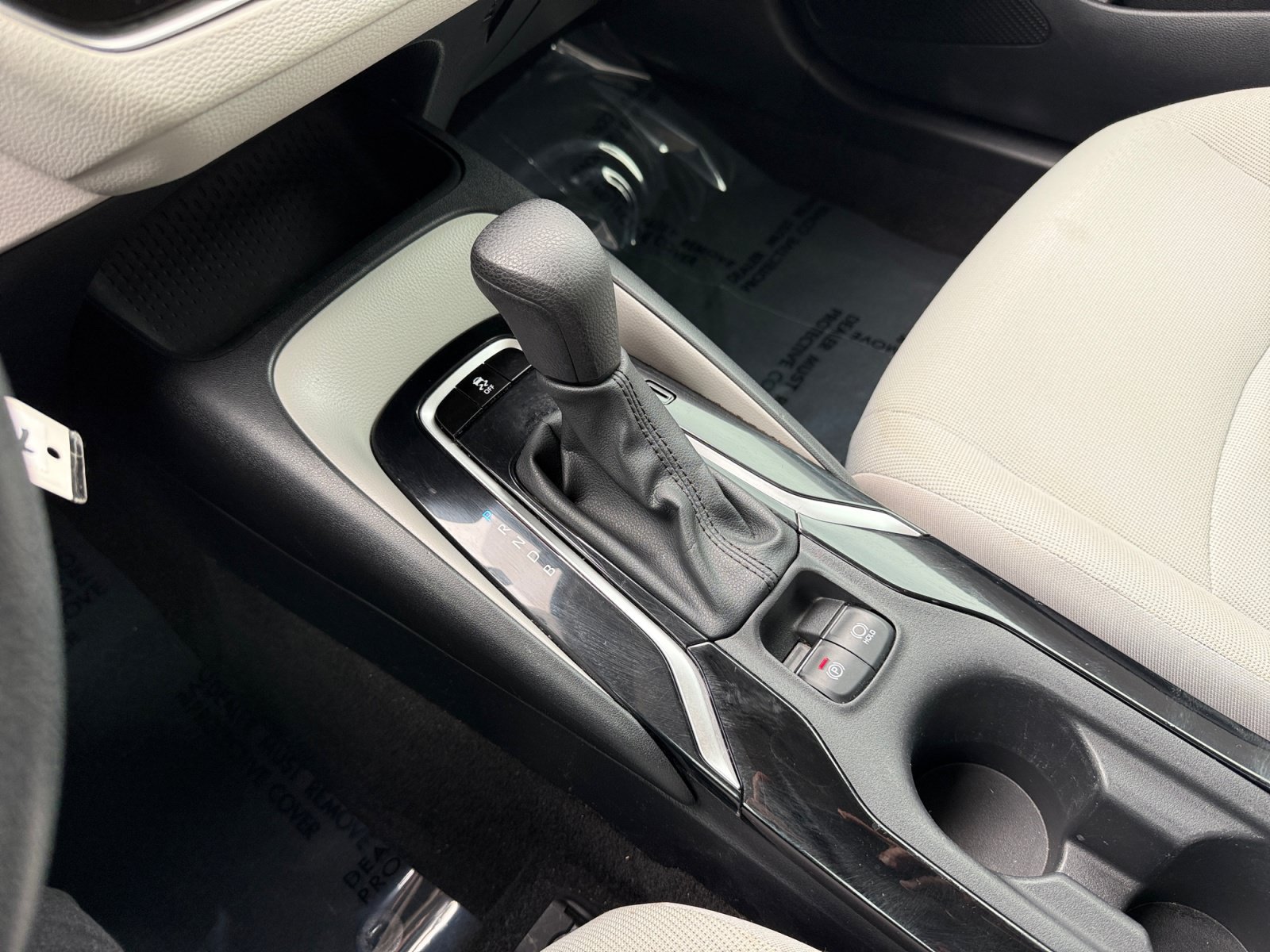 Used 2020 Blizzard Pearl Toyota LE image 13