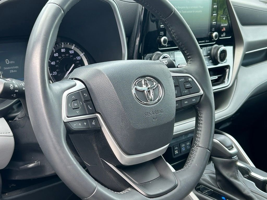Used 2022 Moon Dust Toyota XLE image 19
