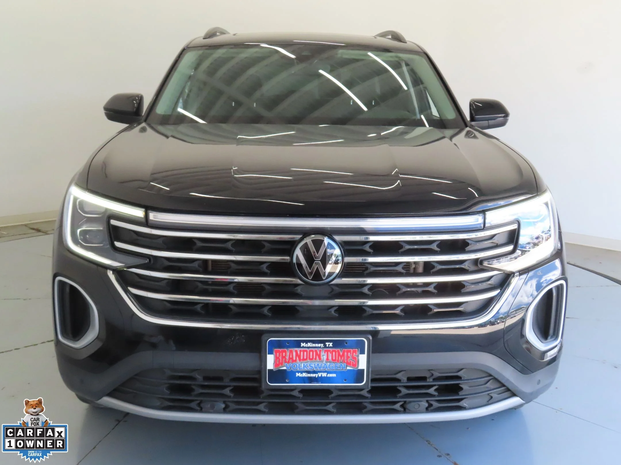 Used 2024 Black Volkswagen 2.0T SE w/Technology image 9