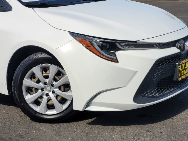 Used 2022 White Toyota LE image 9