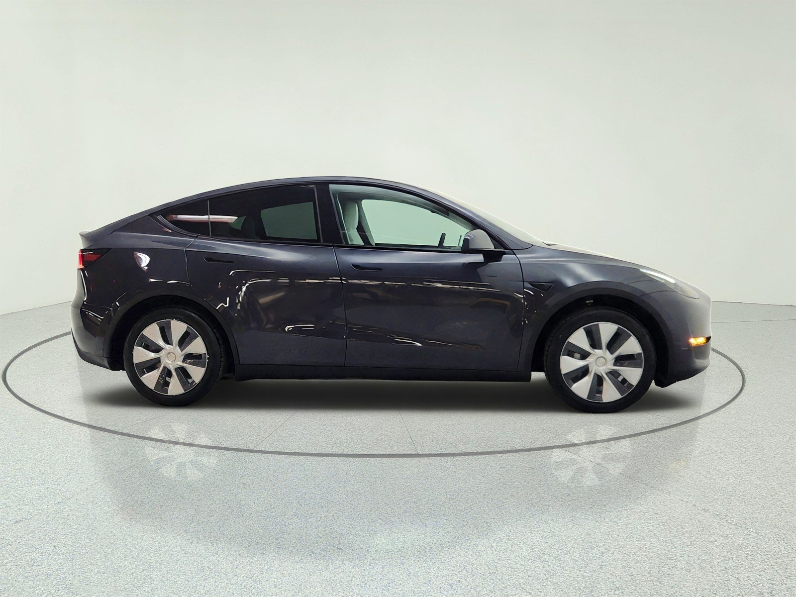 Used 2024 Stealth Grey Tesla Long Range image 4