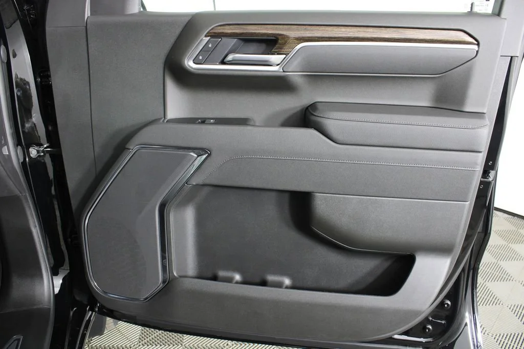 New 2026 Onyx Black GMC Elevation image 8