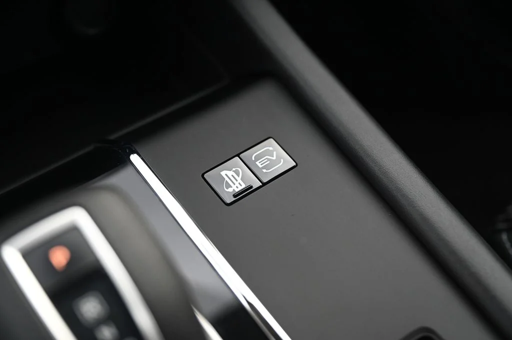 Used 2024 Red Mitsubishi ES image 25