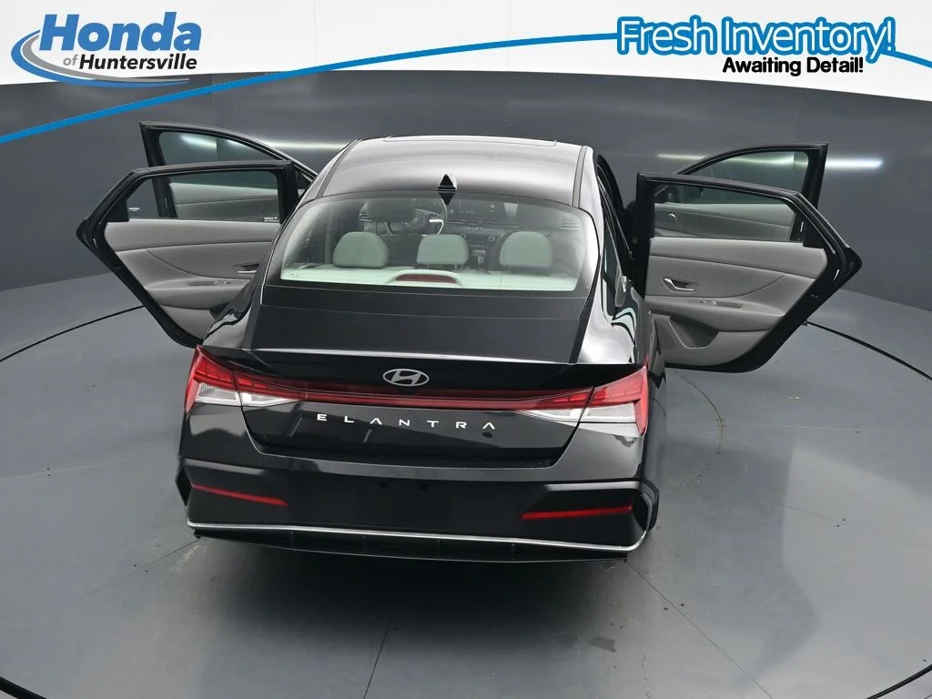 Used 2025 Abyss Black Hyundai SEL Convenience image 37
