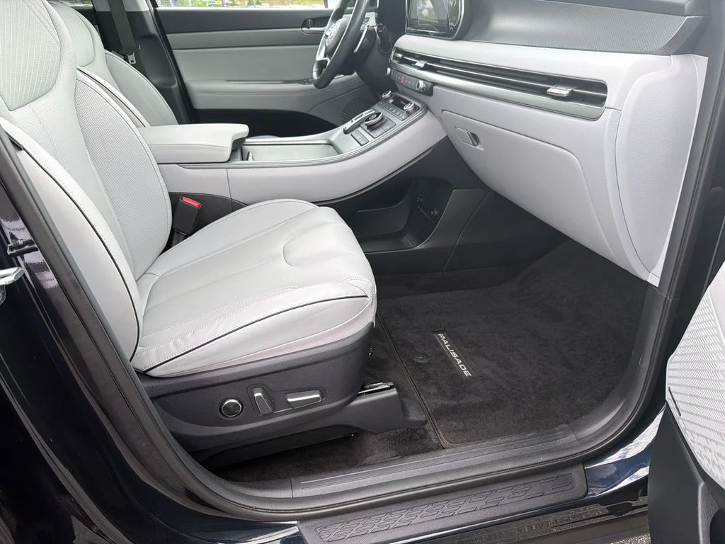 Used 2024 White Hyundai SEL image 13
