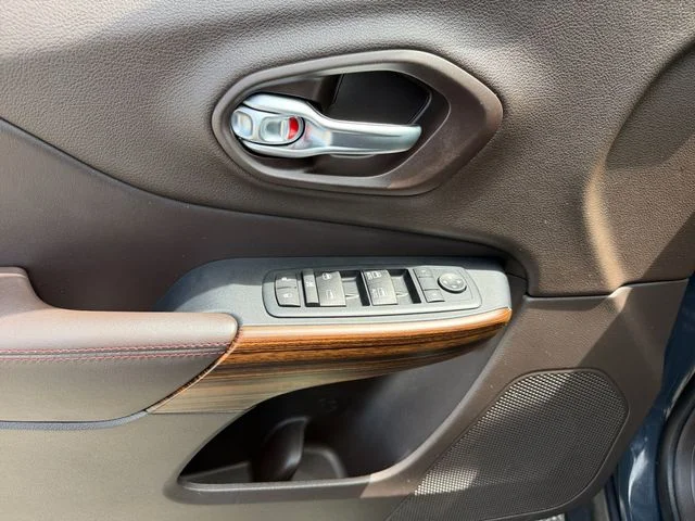 Used 2016 Black Jeep Trailhawk image 12