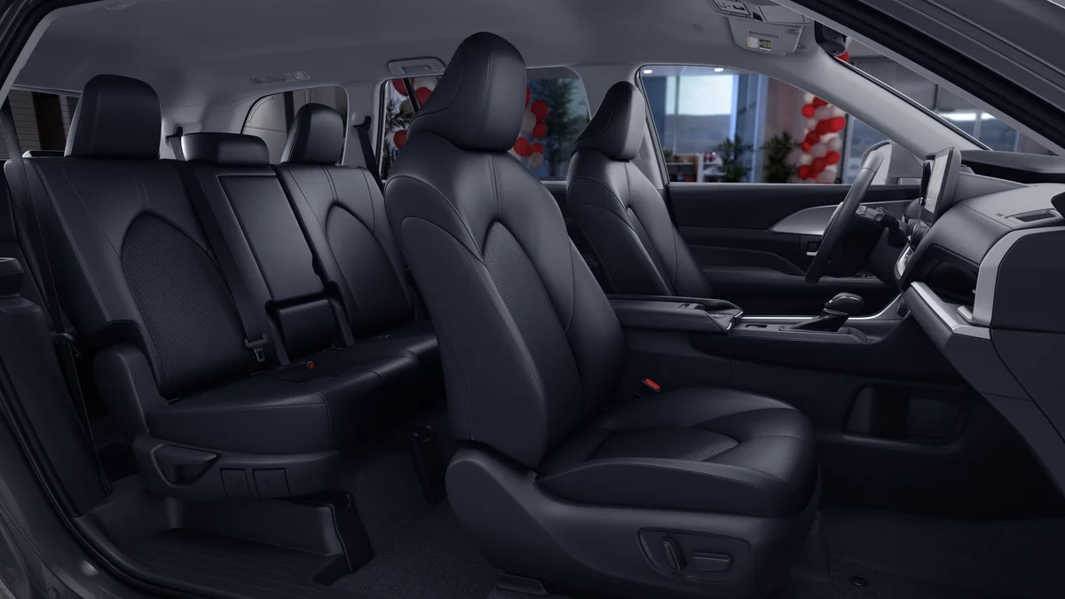 New 2026 Wind Chill Pearl Toyota XLE image 28