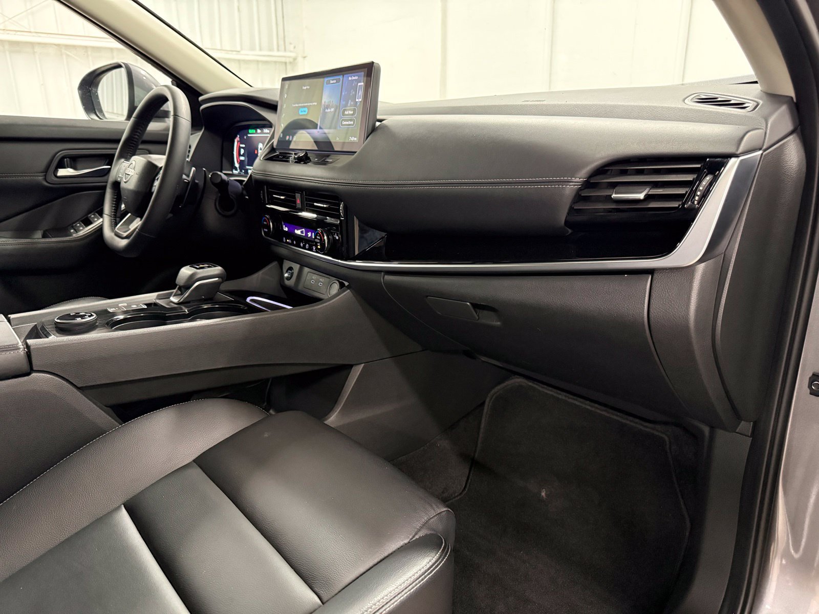 Used 2025 Gray Nissan SL image 25