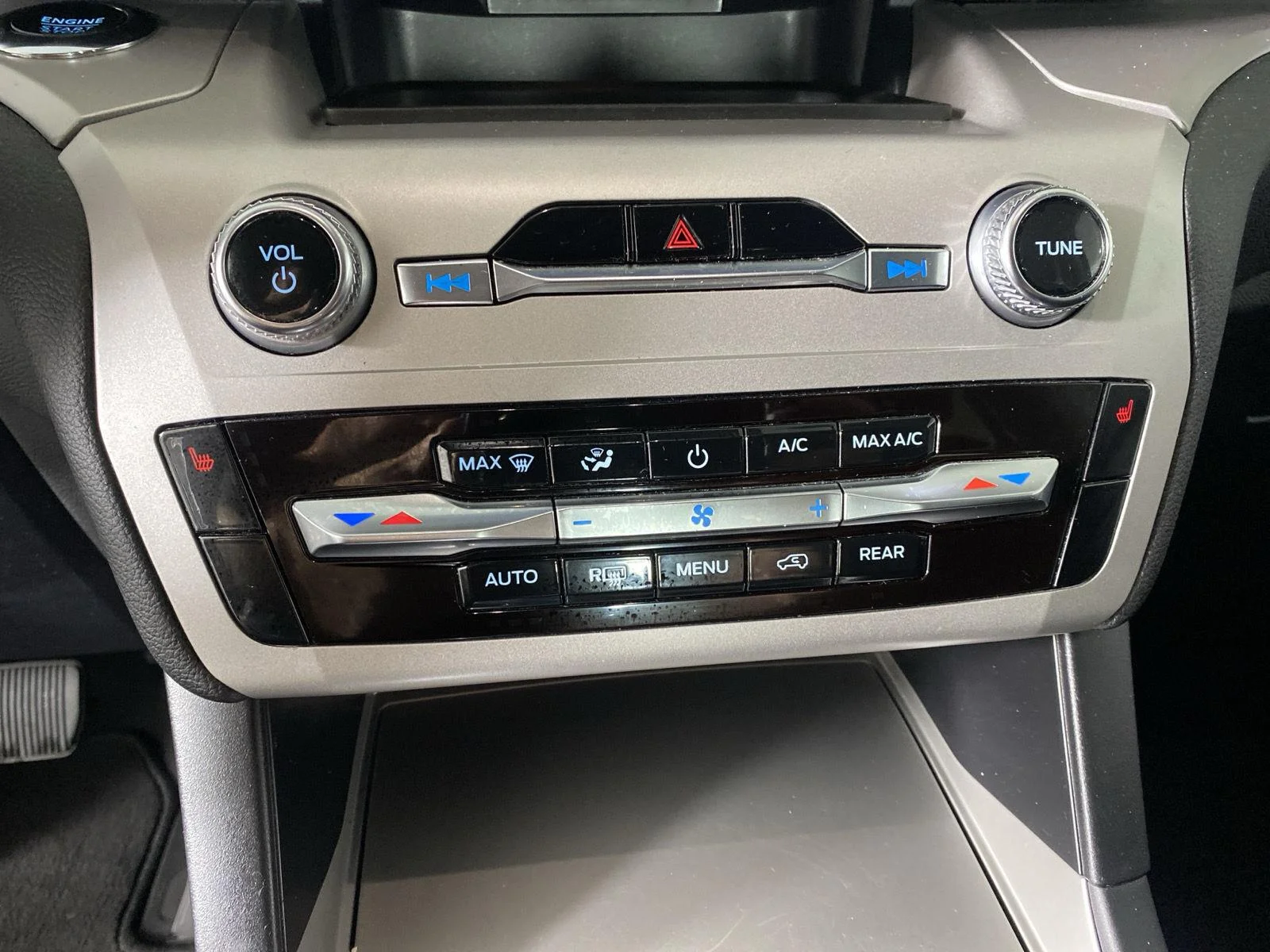 Used 2024 Star White Metallic Tri-Coat Ford XLT image 19