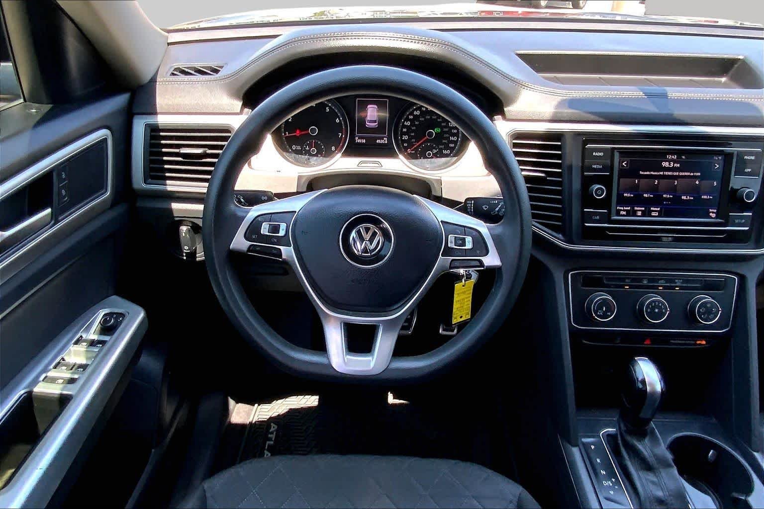 Used 2018 DEEP BLACK PEARL EFFECT Volkswagen 2.0T S image 6