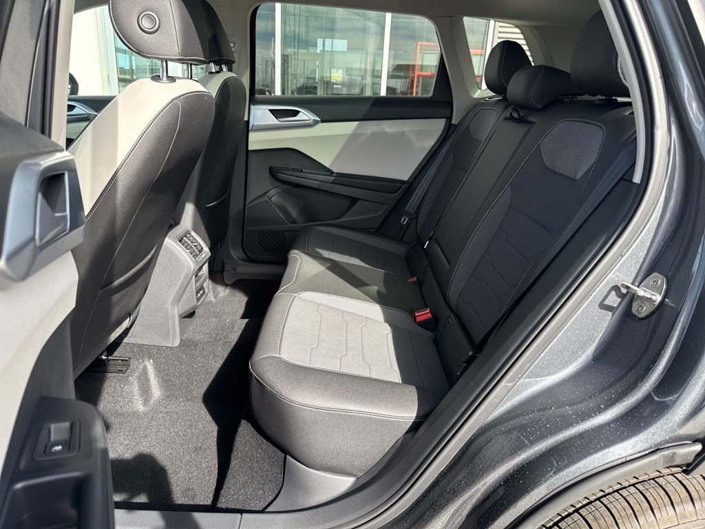New 2026 Platinum Gray Metallic Volkswagen 1.5T SE image 27