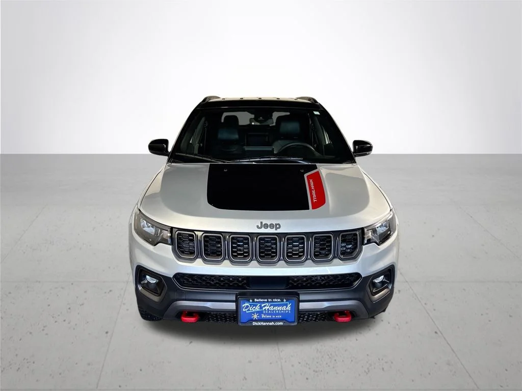 Used 2024 Silver Jeep Trailhawk image 3