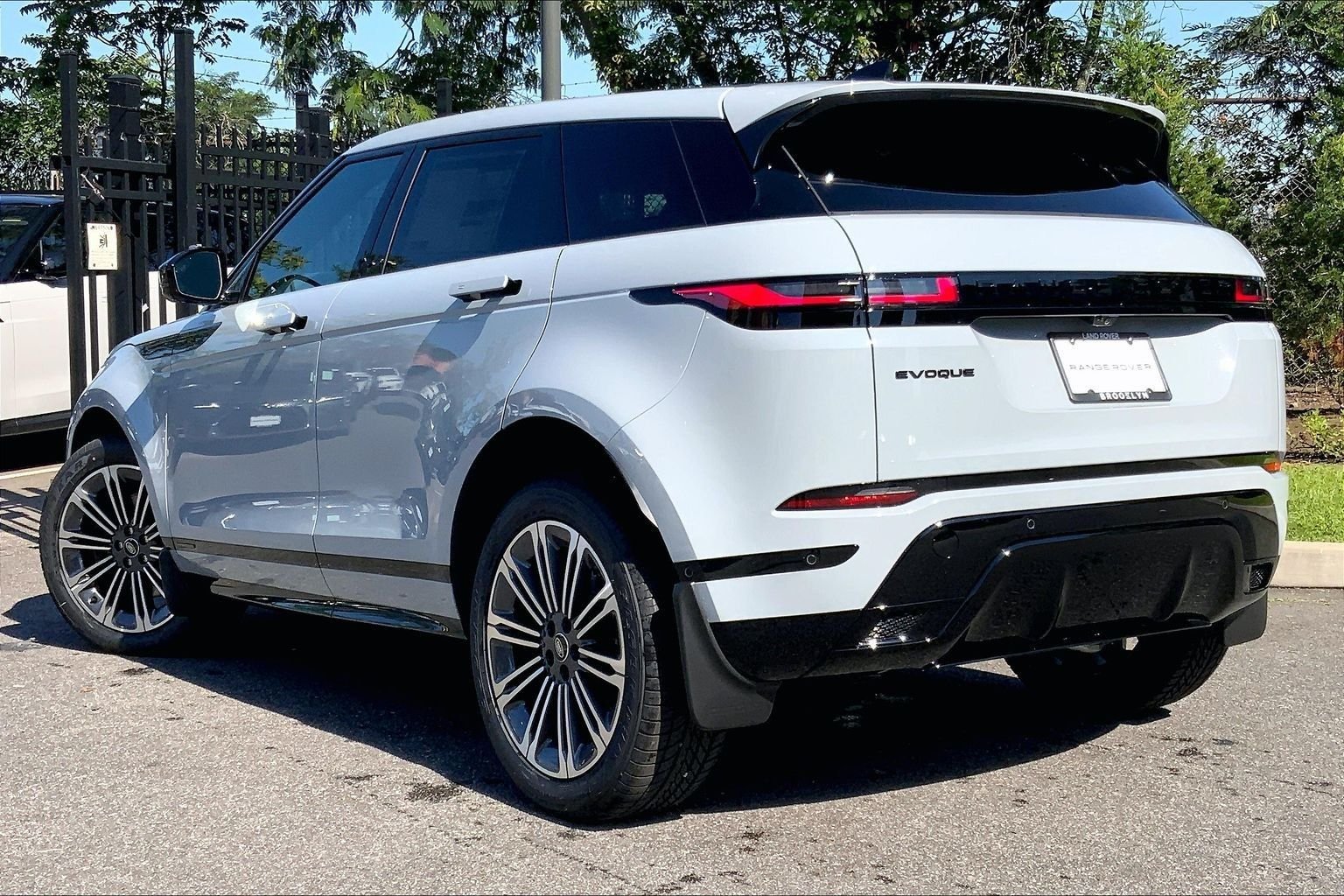 New 2026 Arroios Grey Land Rover Hoxton Edition image 12