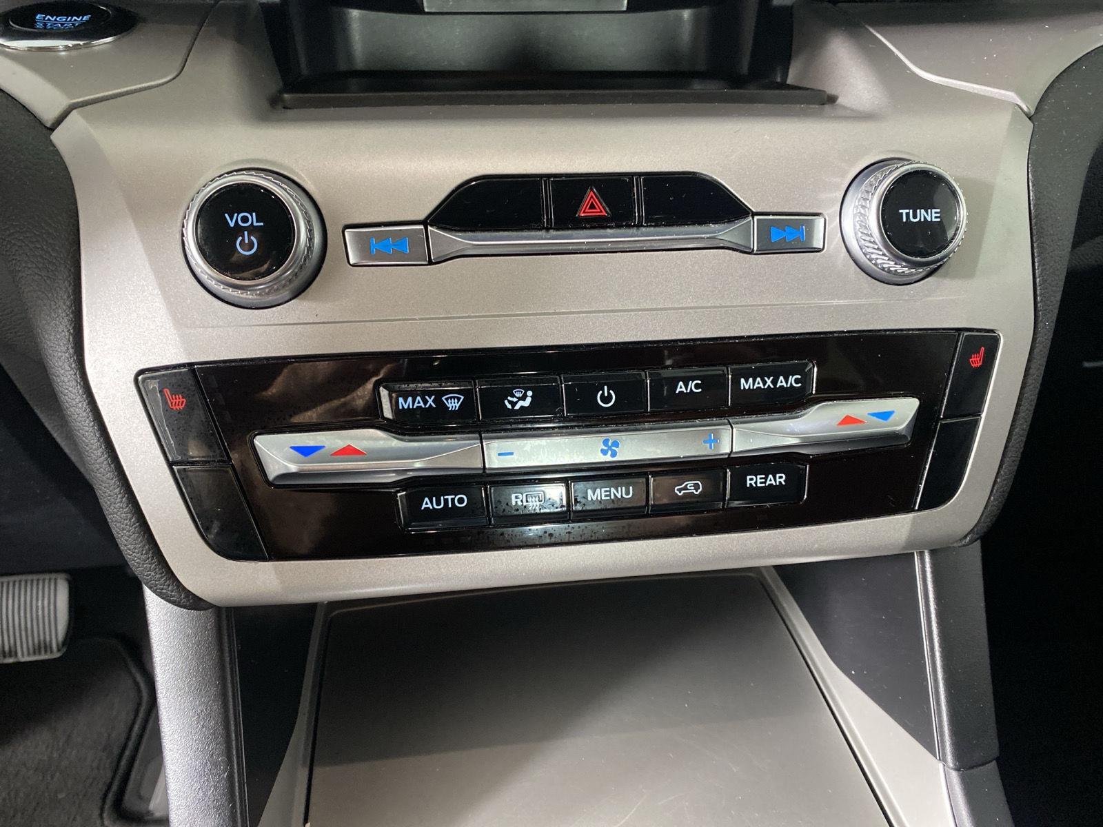 Used 2024 Star White Metallic Tri-Coat Ford XLT image 19