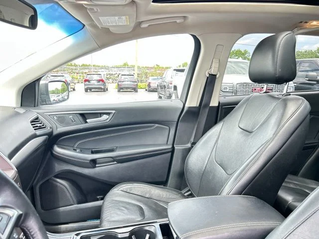 Used 2020  Ford Titanium image 33