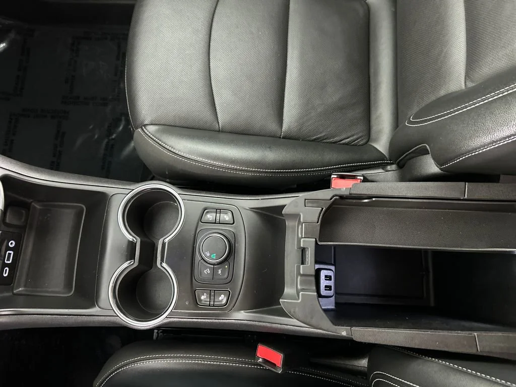 Used 2024 Sterling Metallic GMC SLT image 15