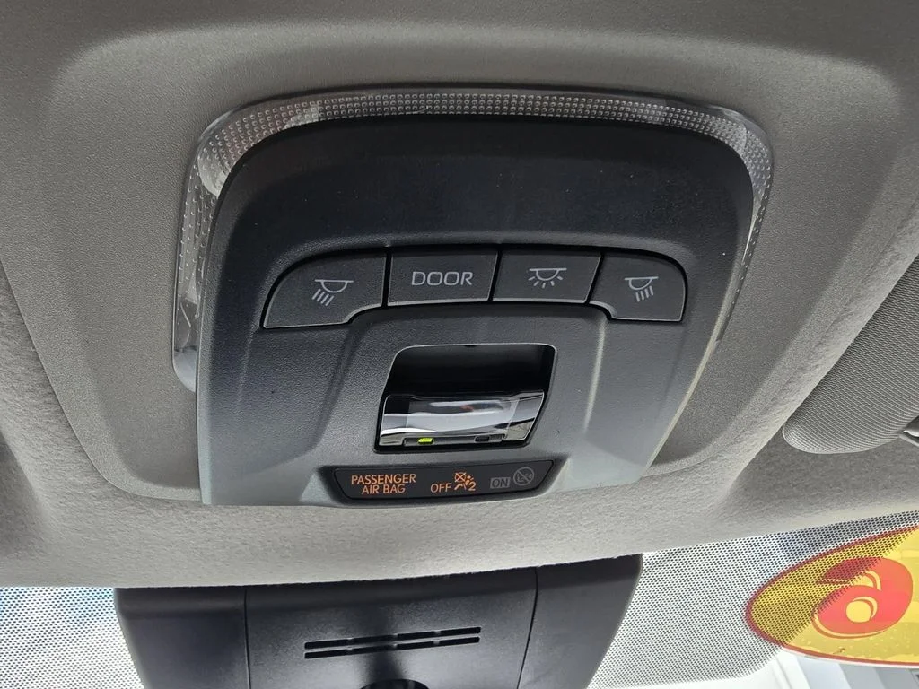 Used 2026 Off-white Toyota L image 17