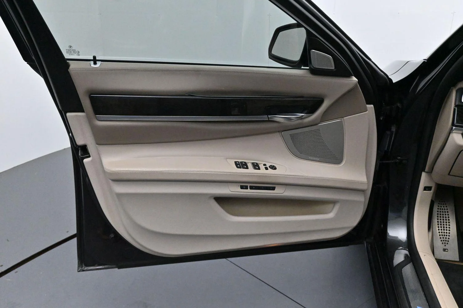 Used 2013 Dark Graphite Metallic Ii BMW 750i image 10