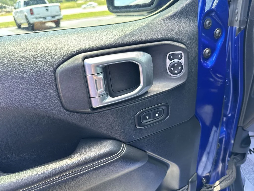 Used 2019 Blue Jeep Unlimited Sahara image 13