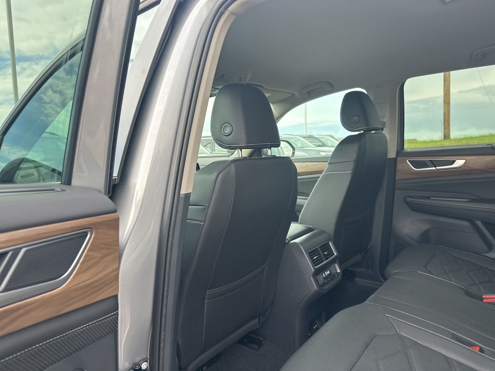 New 2026 Silver Volkswagen 2.0T SE w/Technology image 18